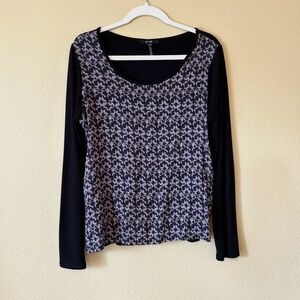 Yest Long Sleeve Top Black with Decorative Grey in the Front Women's Size‎ Small